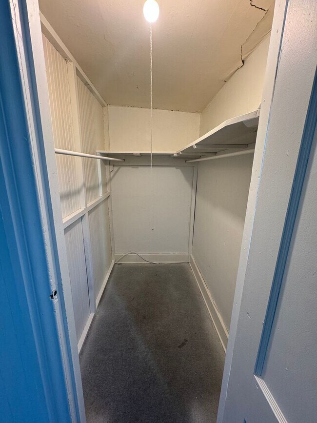 Building Photo - 623 Walnut St