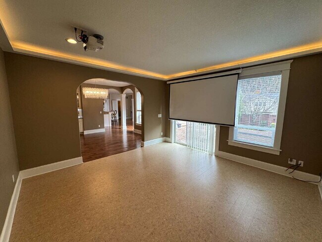 Building Photo - Milwaukie 4-Bedroom Home on Corner Lot, Sp...