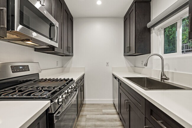 Building Photo - 410 Lucas Ave.