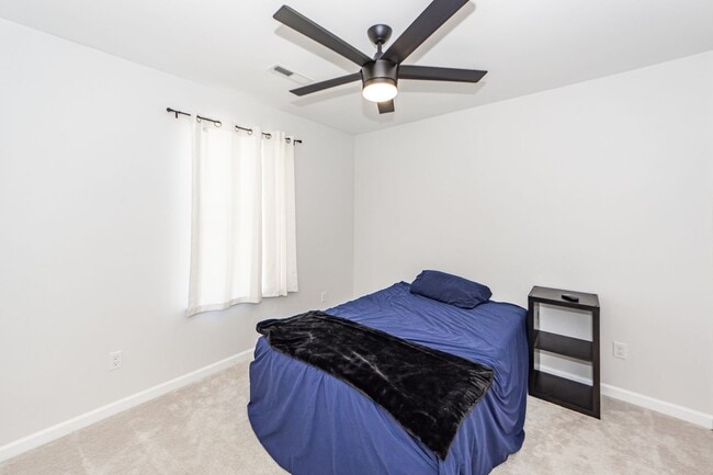 Building Photo - 4 Bedroom 2.5 Bath House in Woodland Lakes - Goose Creek