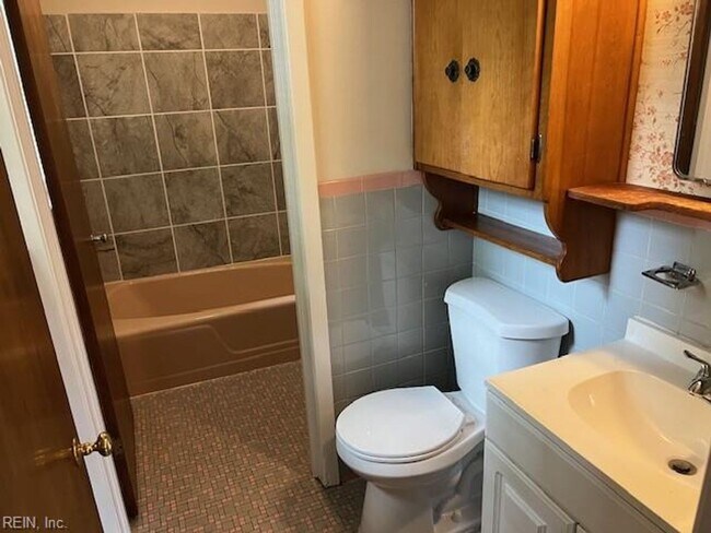 Building Photo - Bayview Community