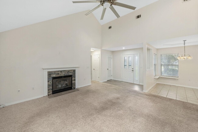Building Photo - 305 Parkwood Pl