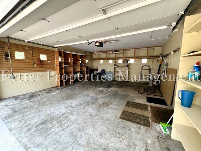 Building Photo - Riverfront Living with Mid-Century Flair