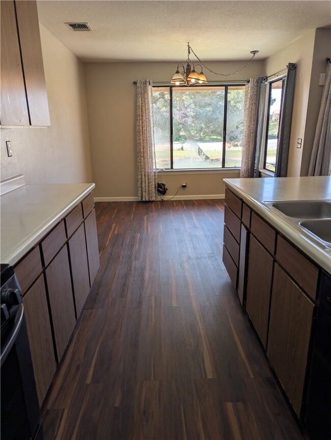 Building Photo - 27535 Lakeview Dr