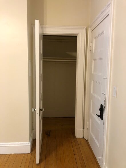 Building Photo - 1470 Beacon St