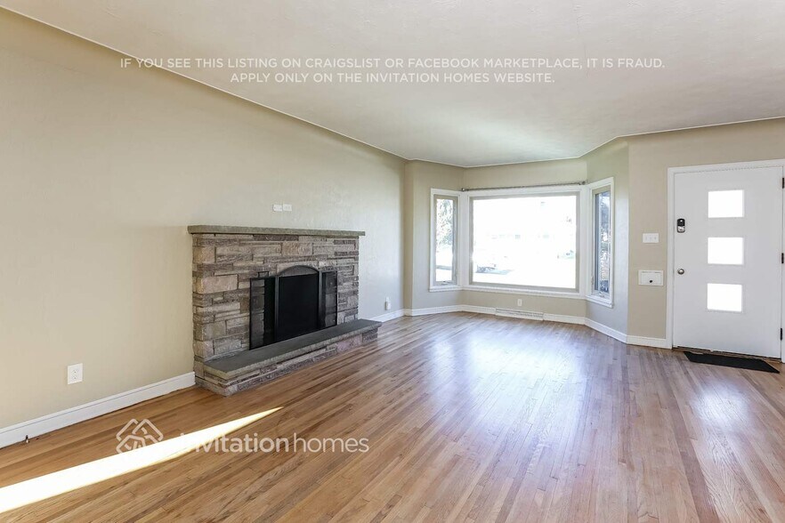 Building Photo - 1040 Geranium Ave E