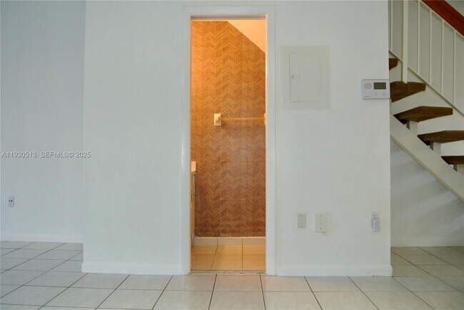 Building Photo - 6420 SW 138th Ct