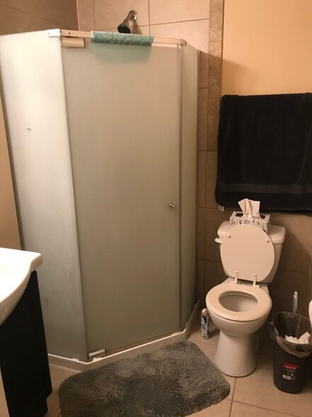 Building Photo - 2571 N Wauwatosa Ave