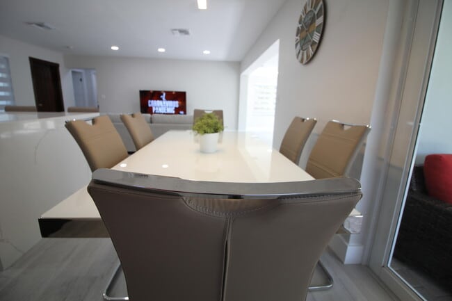 Building Photo - 2548 SE 14th St