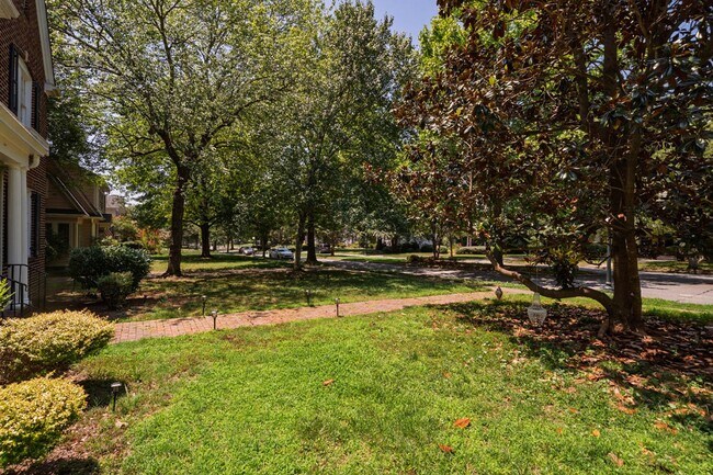 Building Photo - Stunning 3 bedroom FURNISHED MID-TERM RENTAL home in historic downtown Burlington