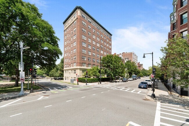 Building Photo - 534 Beacon St