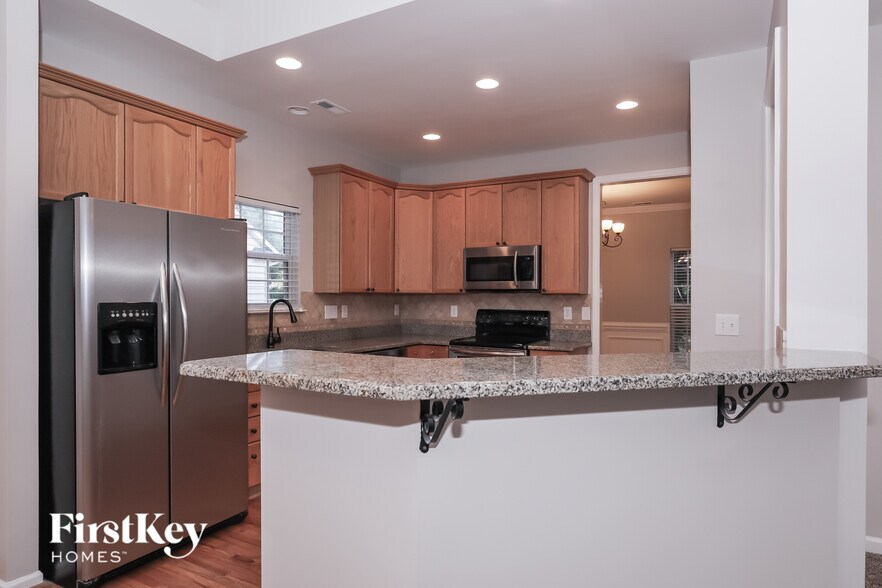 Building Photo - 3005 Linstead Dr