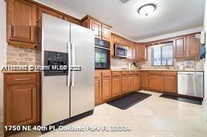 Building Photo - 1750 NE 40th Pl
