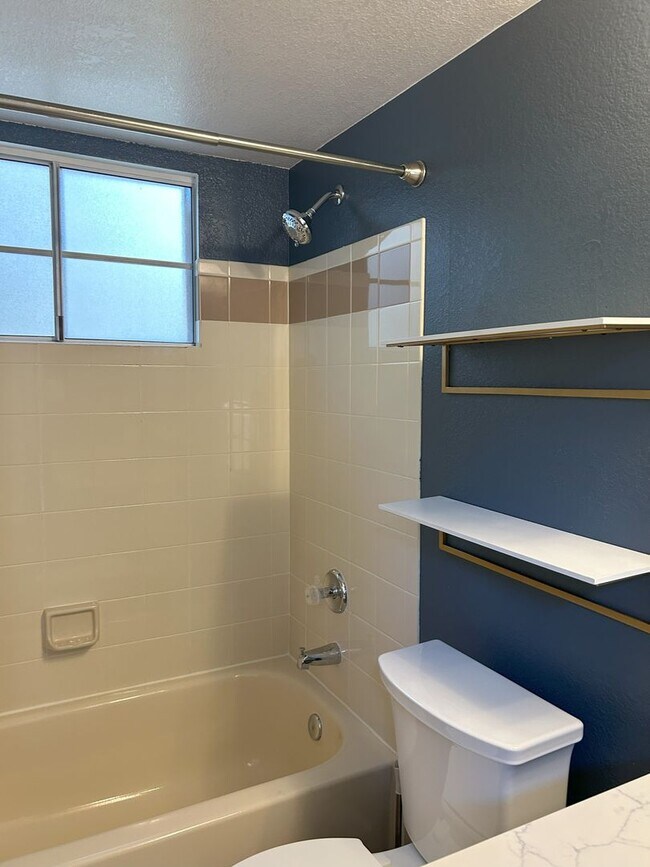Building Photo - 2 Bedroom/2 bath Condo in the Mission de L...