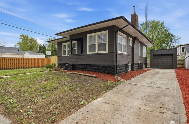 Building Photo - 3115 F St