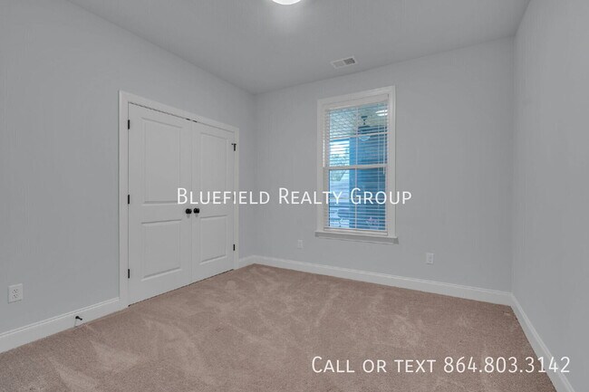 Building Photo - 2 Winding Rock Rd