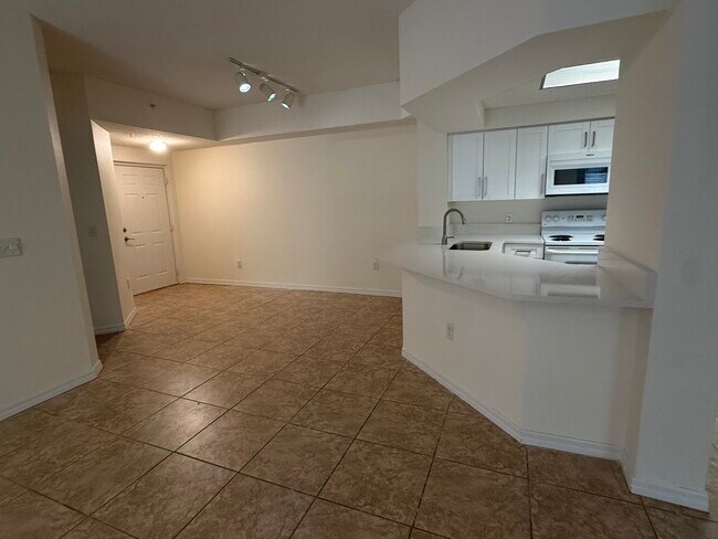 Building Photo - 3020 Alcazar Pl