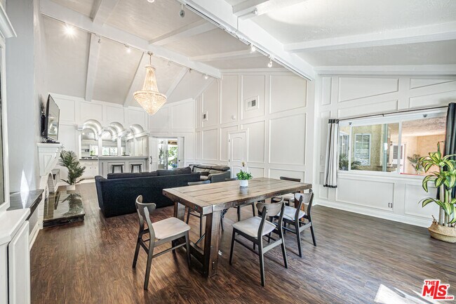 Building Photo - 18022 Lake Encino Dr