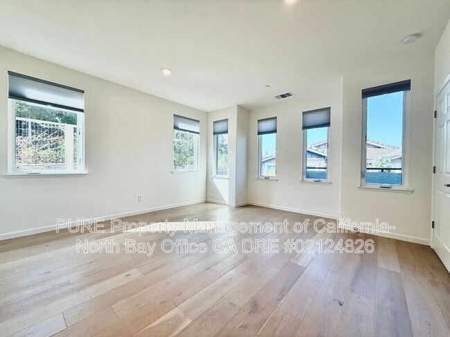 Building Photo - 6 Jasper Ct