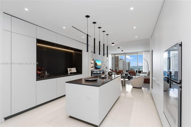Building Photo - 300 Biscayne Blvd Way