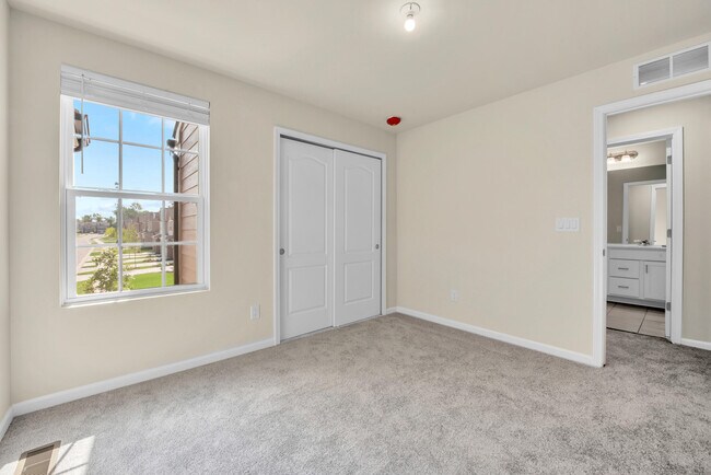 Building Photo - 104 Addison Cir