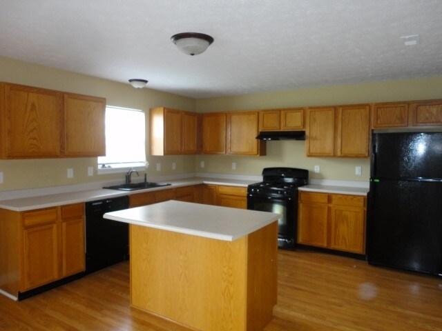 Building Photo - 960 Foxtail Ct