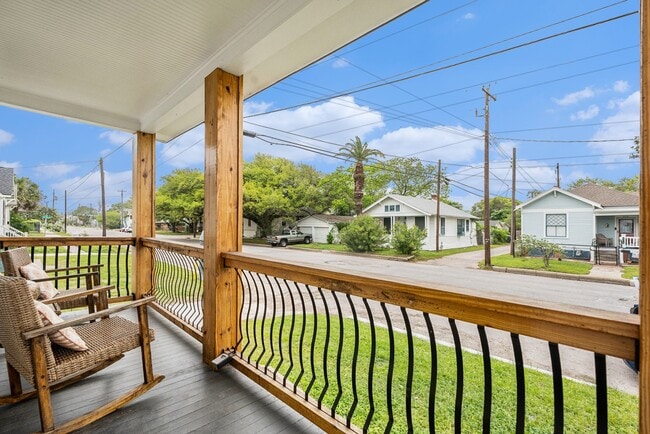 Building Photo - 2015 37th St