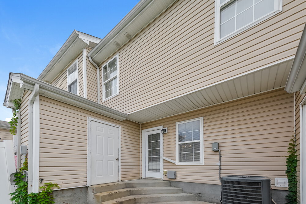 Building Photo - 8023 Logan Dr