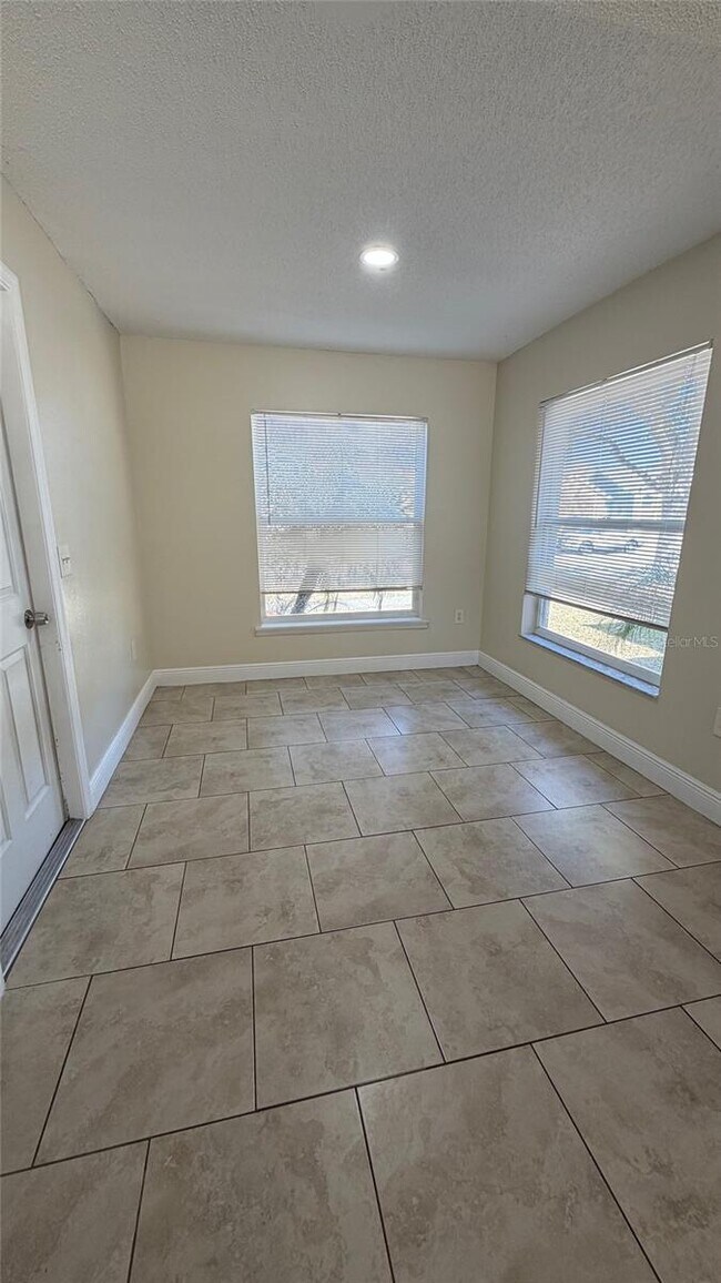 Building Photo - 3923 Blackberry Cir