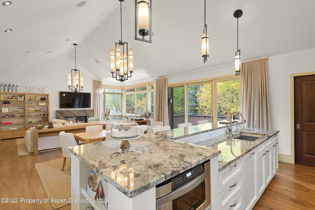 Building Photo - 509 W Hopkins Ave