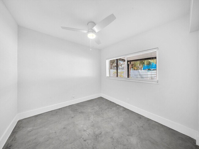 Building Photo - 1721 N 16th Ct
