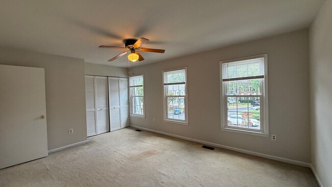 Building Photo - Lake Ridge Townhouse