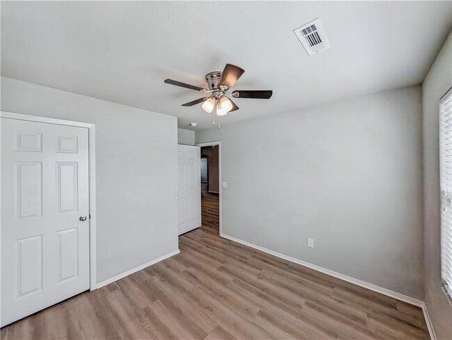 Building Photo - 848 NW Evans Cir