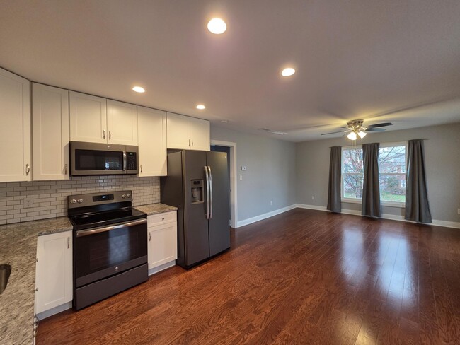 Building Photo - 412 Starkweather St