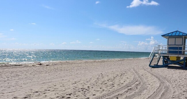 Building Photo - 3001 S Ocean Dr