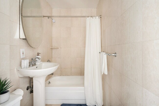 Building Photo - 234 W 73rd St