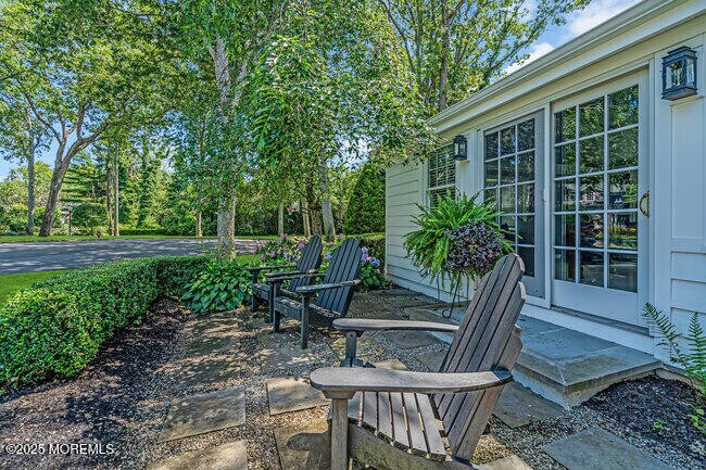 Building Photo - 12 Red Oak Dr