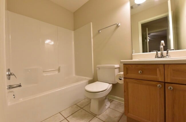 Building Photo - 924 Sandstone Ln