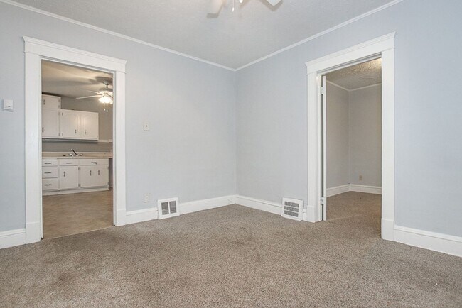 Building Photo - 2811 Henninger Rd