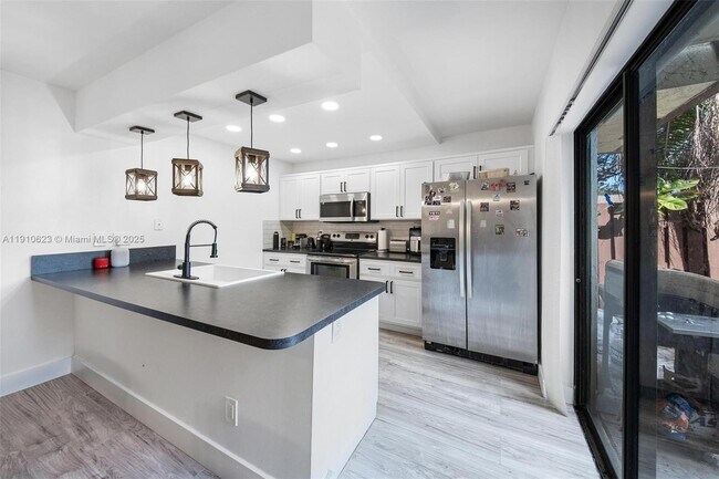 Building Photo - 11913 SW 11th Ct