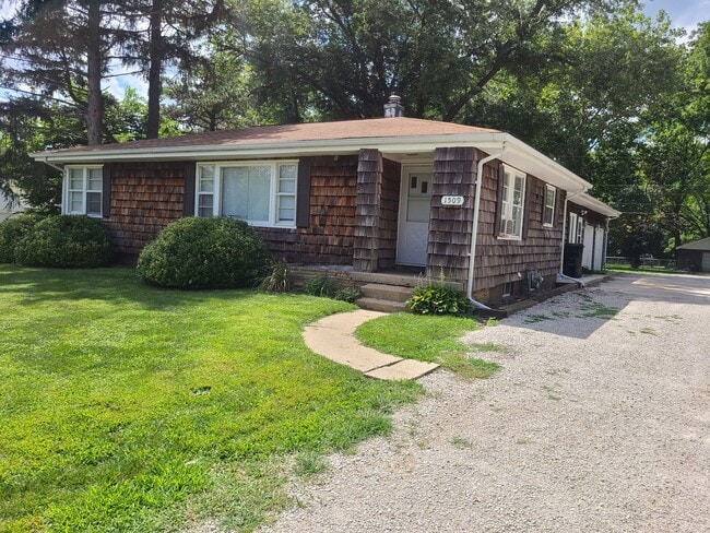 Primary Photo - 3 Bedroom House in Normal