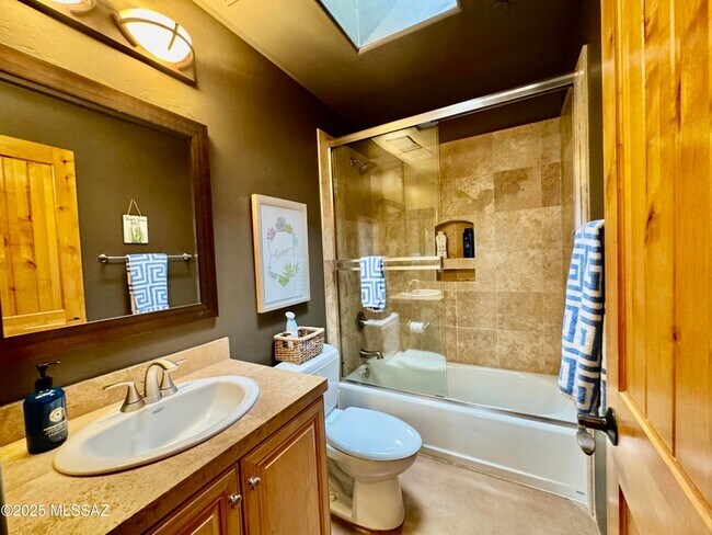 Building Photo - 11096 N Pusch Ridge View Pl