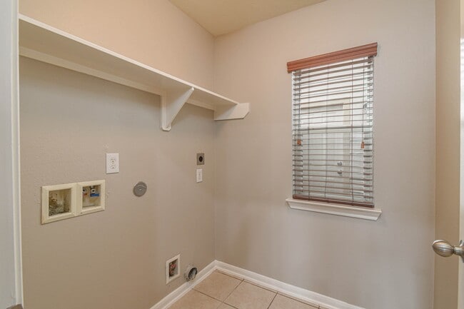 Building Photo - 13026 Echo Landing Dr