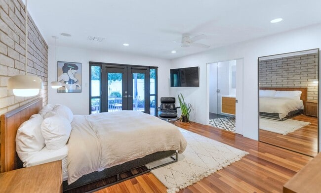 Building Photo - 3335 N Rose Cir Dr