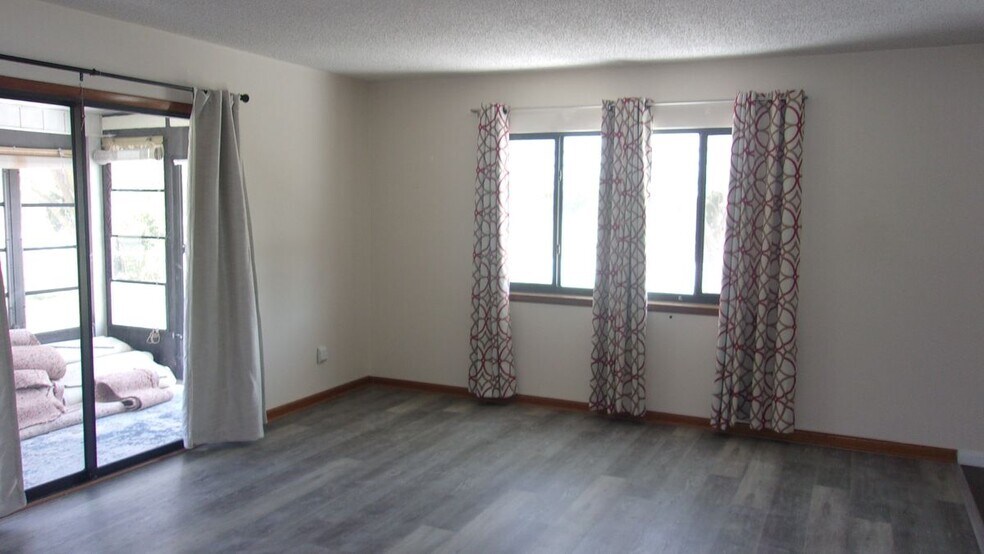 Building Photo - 10030 SW 90th Ct