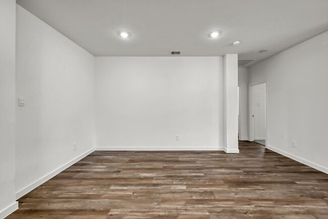 Building Photo - 647 Delicate Arch Dr