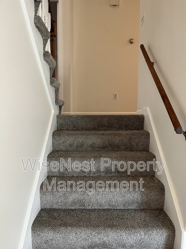 Building Photo - 514 SE Adobe Dr