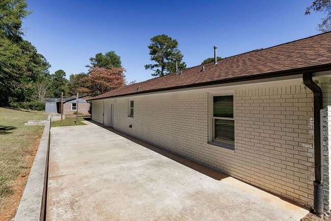 Building Photo - 145 VFW Dr