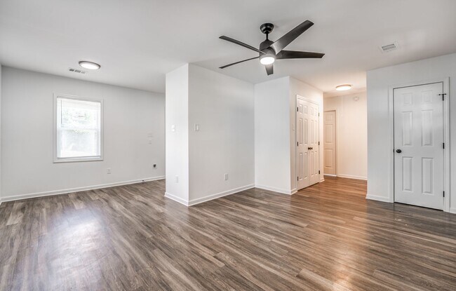 Building Photo - 405 W Brooks Rd