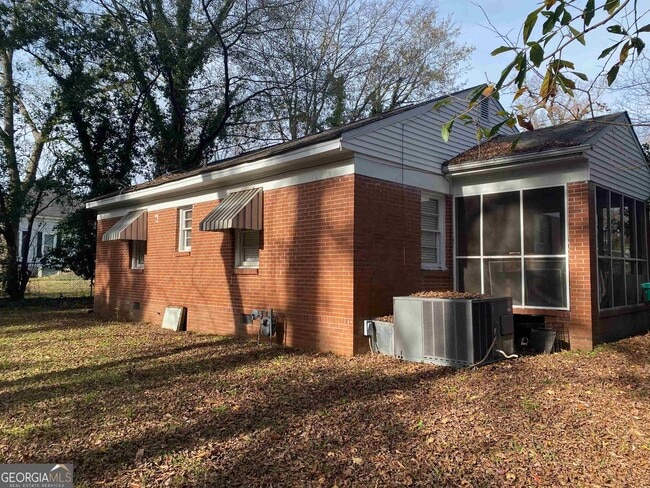 Building Photo - 202 Academy St